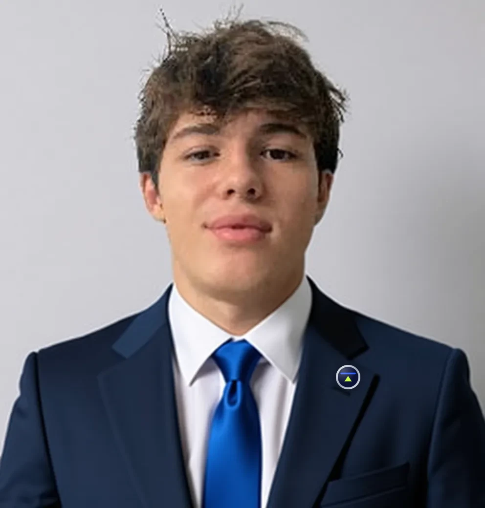 Jaume Sastre, con traje y la insignia de Fulcro