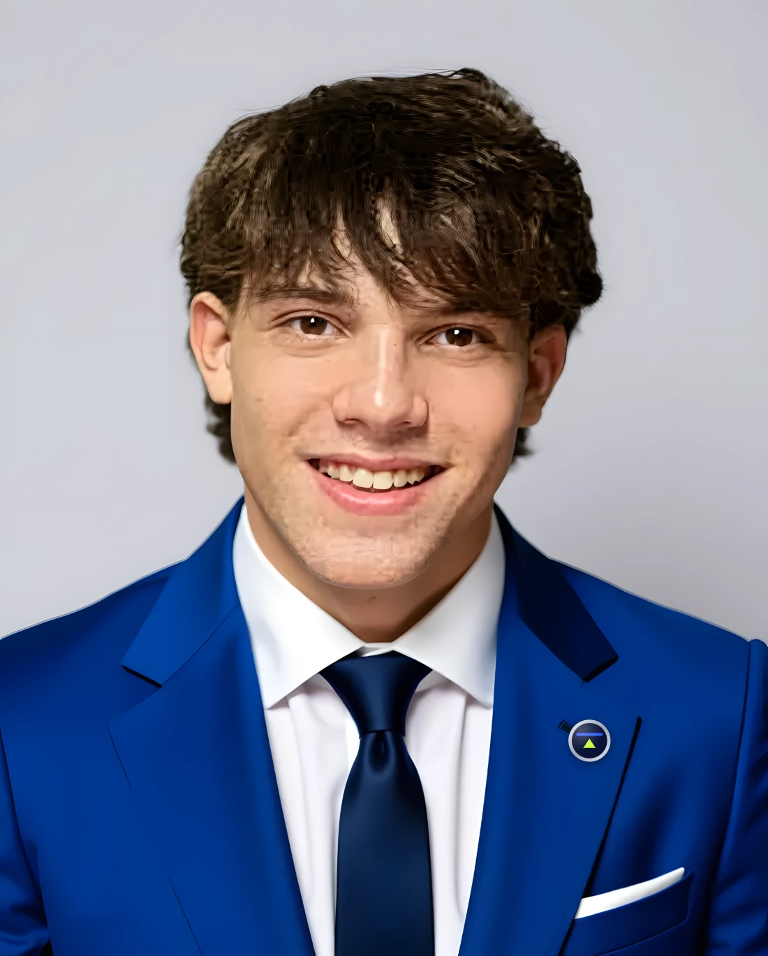 Sebastià Sastre, con traje y la insignia de Fulcro